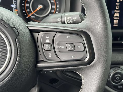 Used 2025 Jeep Gladiator Sport AWD/4WD image 22