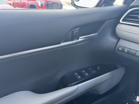 Certified 2018 Toyota Camry SE image 31