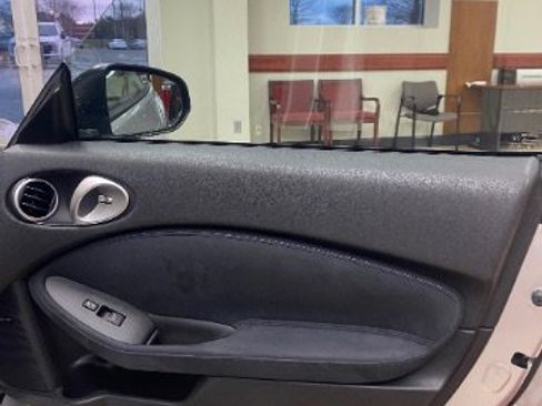 Used 2010 Nissan 370Z Touring image 10