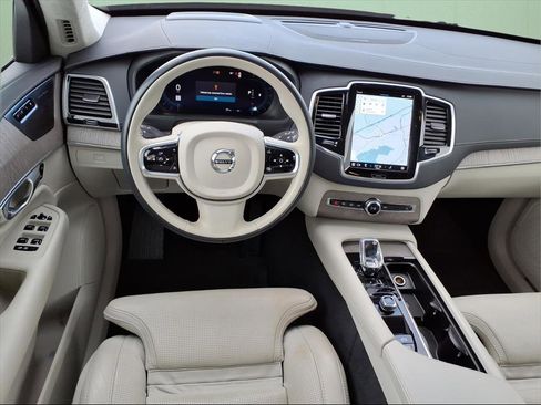 Used 2023 Volvo XC90 B6 Ultimate w/ Lounge Package image 8