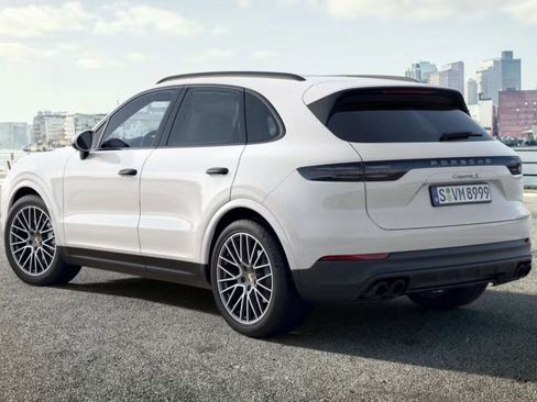 Used 2023 Porsche Cayenne S Platinum image 3
