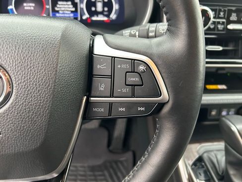 Used 2024 Toyota Highlander Limited AWD/4WD image 12