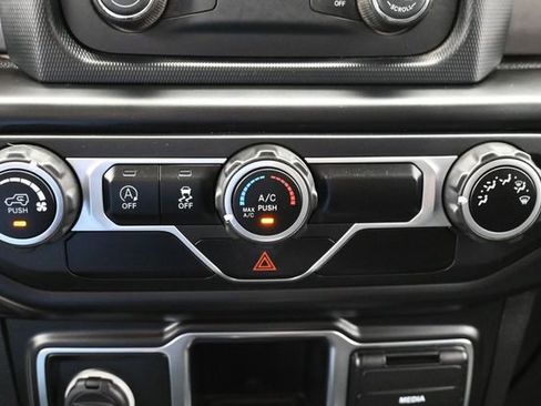 Used 2020 Jeep Gladiator Sport AWD/4WD image 21