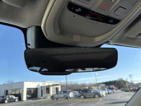 Used 2025 Volvo XC40 B5 Core image 27