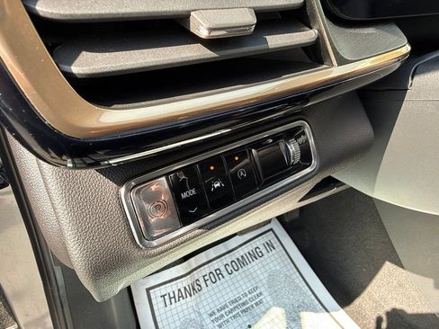 Used 2025 Buick Envision Avenir AWD/4WD image 24