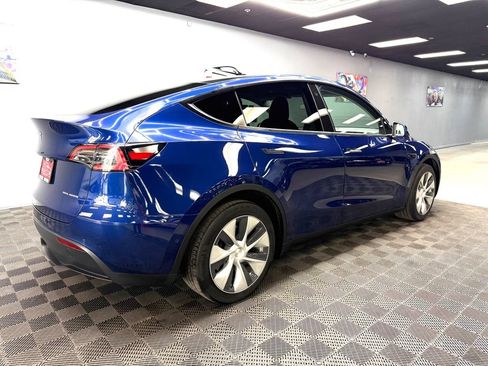 Used 2021 Tesla Model Y Long Range AWD/4WD image 15