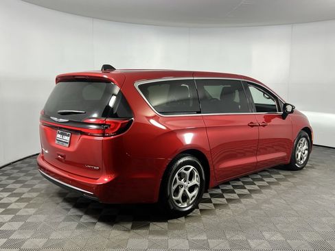 Certified 2024 Chrysler Pacifica Limited image 6