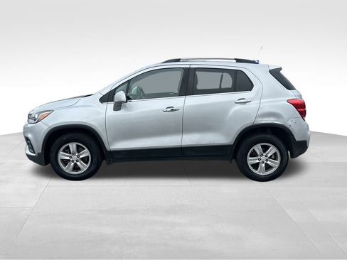 Used 2018 Chevrolet Trax LT w/ LT Convenience Package image 5