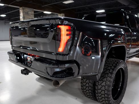 Used 2024 GMC Sierra 3500 Denali w/ Denali Reserve Package AWD/4WD image 24