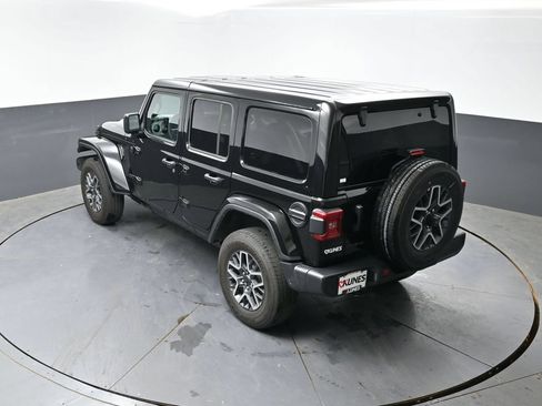Used 2025 Jeep Wrangler Unlimited Sahara AWD/4WD image 44