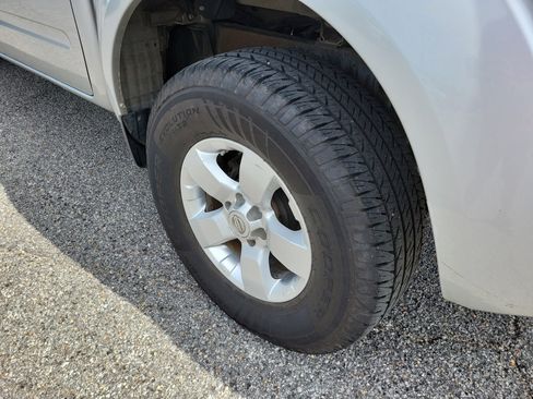 Used 2013 Nissan Frontier SV AWD/4WD image 26
