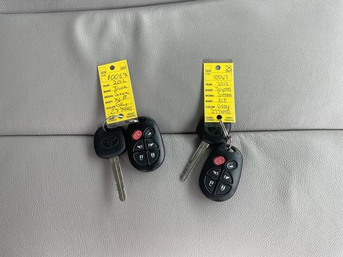 Used 2012 Toyota Sienna XLE image 43