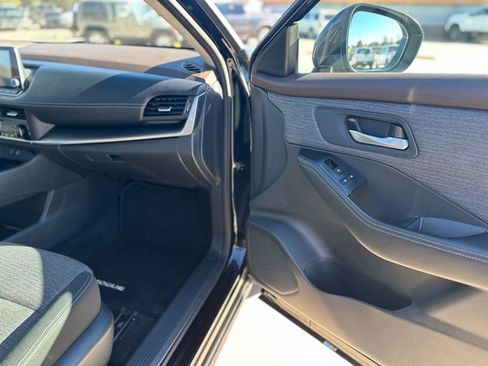 Used 2023 Nissan Rogue SV AWD/4WD image 9