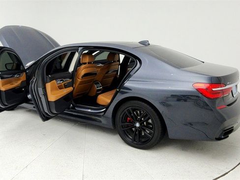 Used 2017 BMW 750i xDrive image 11