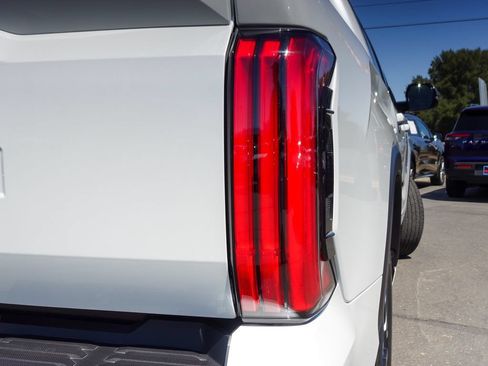 Used 2024 Toyota Tundra Limited AWD/4WD image 7