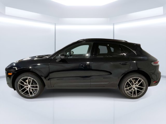Certified 2026 Porsche Macan AWD/4WD image 2