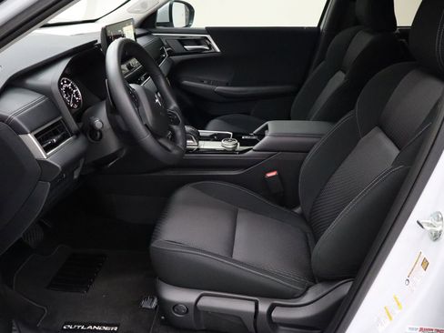 New 2026 Mitsubishi Outlander ES FWD image 11