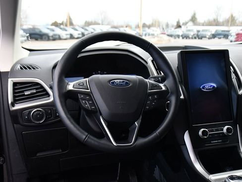 Used 2024 Ford Edge SEL w/ Convenience Package image 12