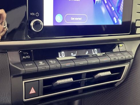 Used 2025 Toyota Camry SE w/ Convenience Package image 21