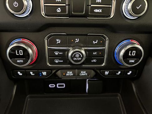 Used 2024 GMC Yukon AT4 w/ Technology Package AWD/4WD image 21