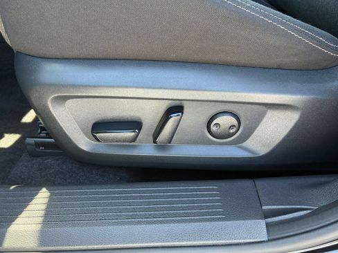 Used 2025 Nissan Rogue SV FWD image 22