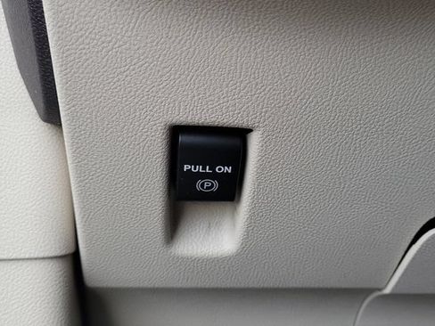 Used 2019 Lincoln MKC Premiere FWD image 25