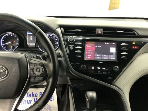 Used 2020 Toyota Camry SE image 18