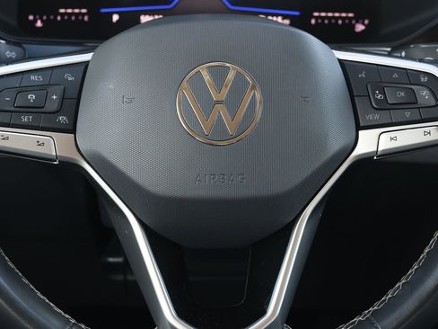 Used 2024 Volkswagen Taos SE image 18