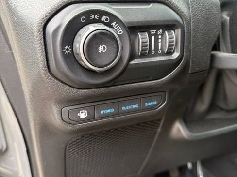 Used 2021 Jeep Wrangler Unlimited Sahara w/ Cold Weather Group AWD/4WD image 15