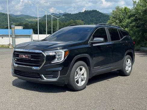 Used 2024 GMC Terrain SLE w/ Driver Convenience Package AWD/4WD image 3