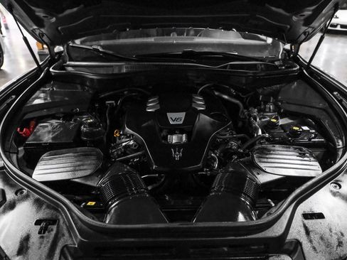 Used 2017 Maserati Levante AWD/4WD image 46