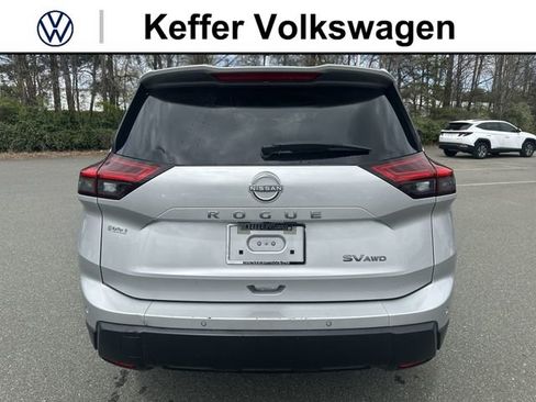 Used 2024 Nissan Rogue SV AWD/4WD image 4