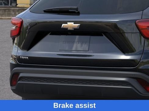 New 2026 Chevrolet Trax LS w/ LS Convenience Package FWD image 15