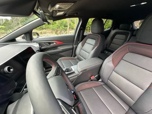 New 2025 Chevrolet Equinox EV RS w/ Convenience Package II FWD image 34