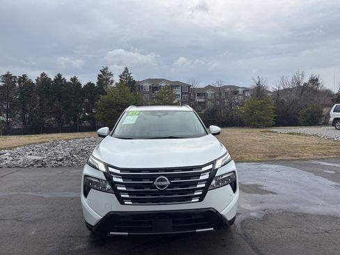 Used 2024 Nissan Rogue Platinum image 8