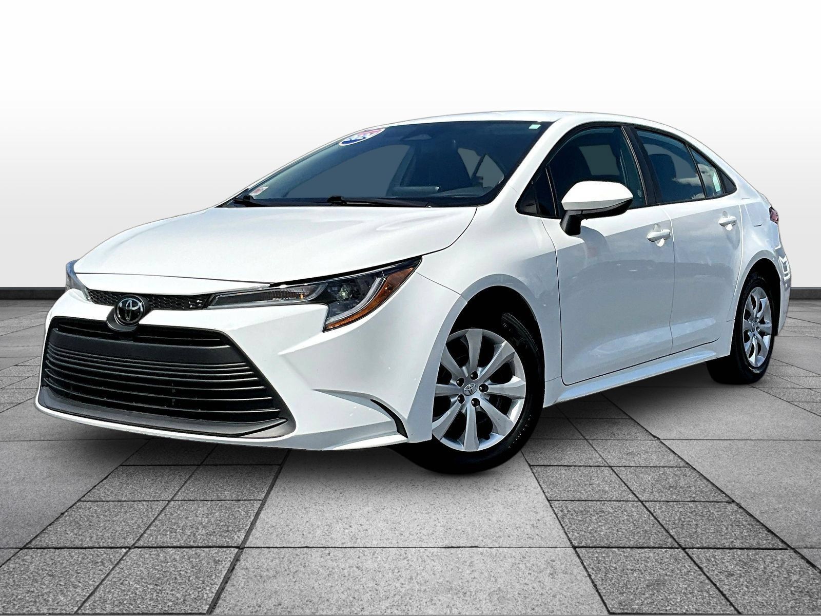 Used 2024 Toyota Corolla LE FWD image 3