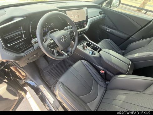 Used 2026 Lexus TX 500h AWD w/ Technology Package image 14