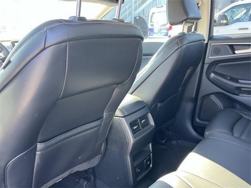 Used 2024 Ford Edge SEL w/ Convenience Package image 18