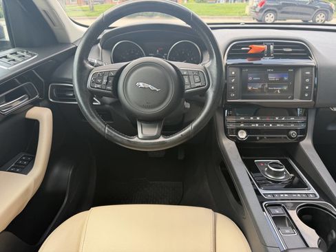 Used 2017 Jaguar F-PACE Premium AWD/4WD image 10