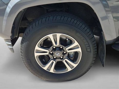 Used 2017 Toyota Tacoma TRD Sport w/ Tow Package RWD image 22