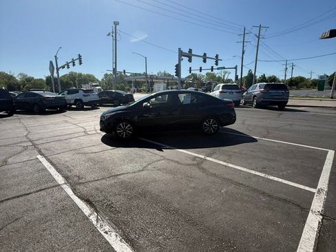 Used 2021 Nissan Versa SV FWD image 8
