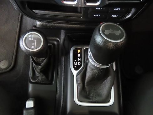 Used 2021 Jeep Wrangler Sport S image 32