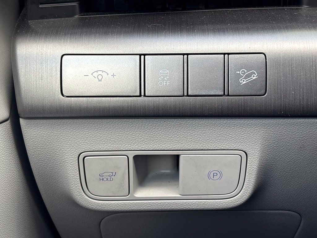 Used 2024 Hyundai Kona Limited FWD image 29