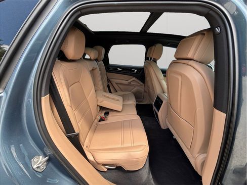 Used 2020 Porsche Cayenne AWD/4WD image 42