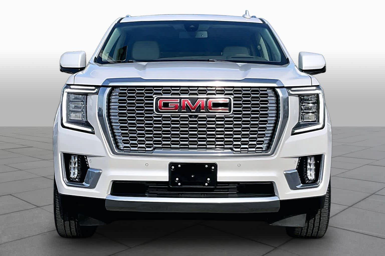 Used 2022 GMC Yukon XL Denali RWD image 4