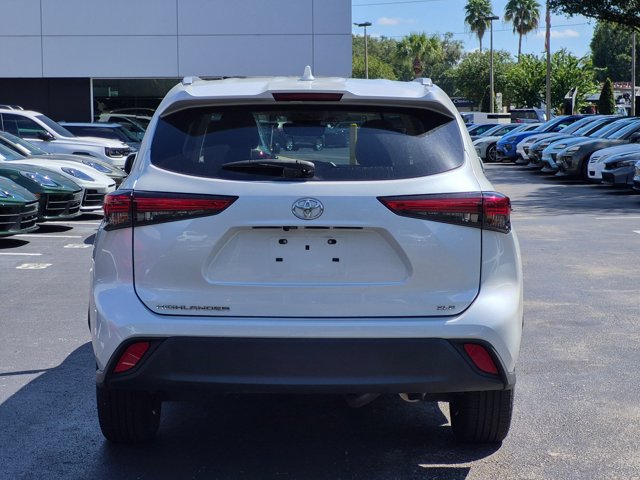 Used 2022 Toyota Highlander XLE FWD image 6