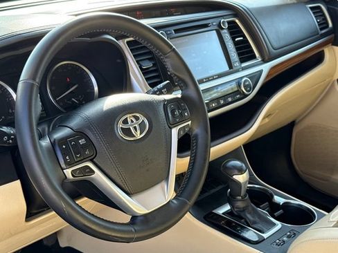 Used 2017 Toyota Highlander Limited FWD image 20