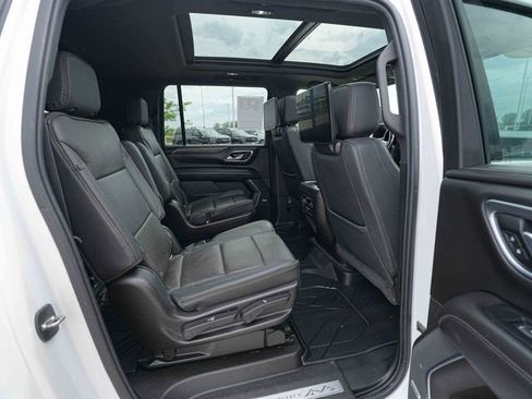Used 2021 Chevrolet Suburban High Country AWD/4WD image 25