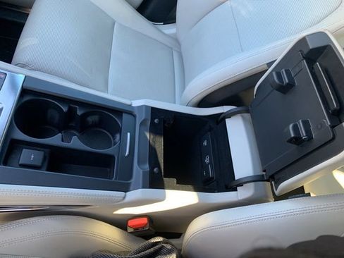 Used 2021 Jaguar F-PACE R-Dynamic S image 40