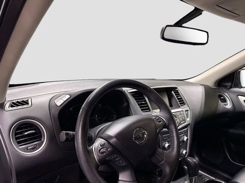 Used 2018 Nissan Pathfinder SL image 11